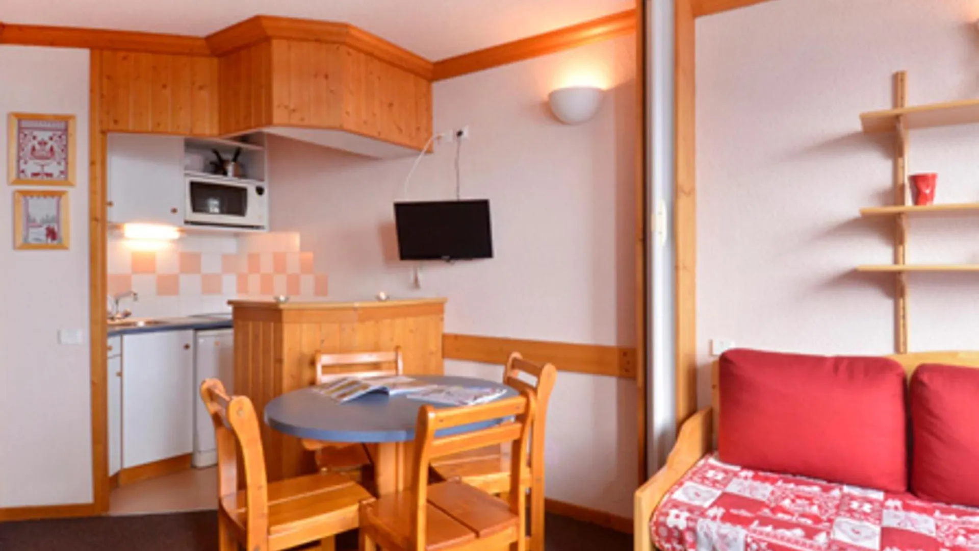 Studio Chaleureux Au Pied Des Pistes Avec Balcon - Fr-1-181-2590 La Plagne 0*,  France